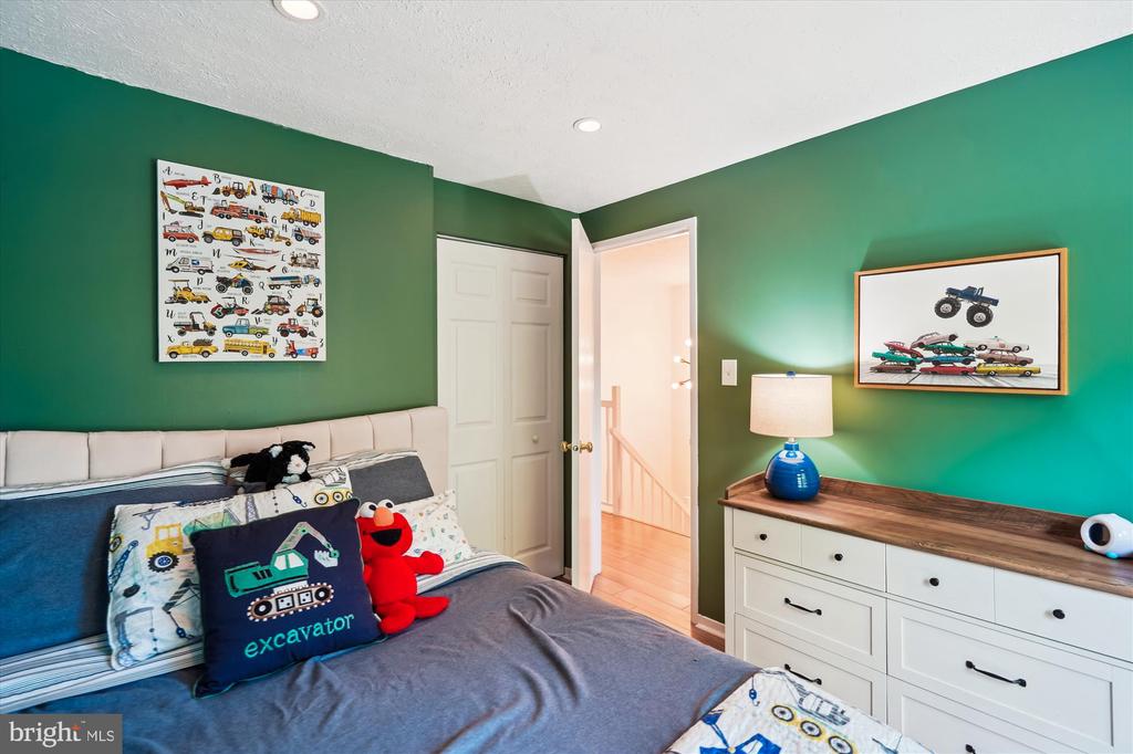 157 W ANNANDALE ROAD