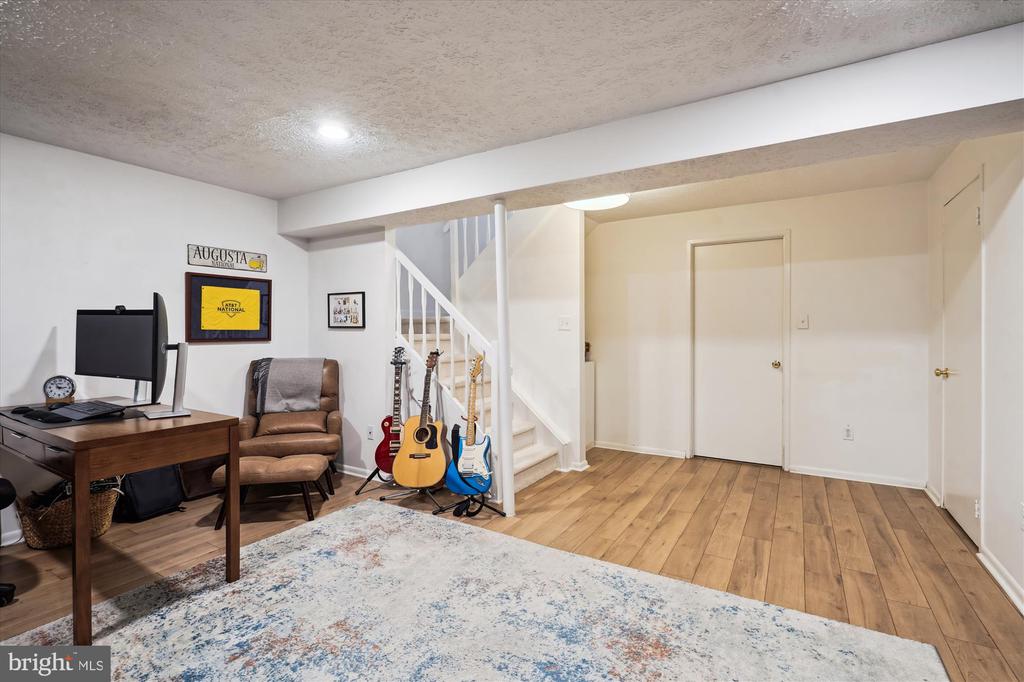 157 W ANNANDALE ROAD