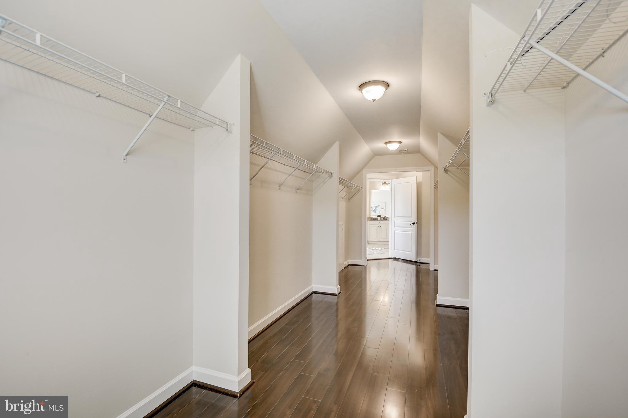 11624 Hunting Crest Ln