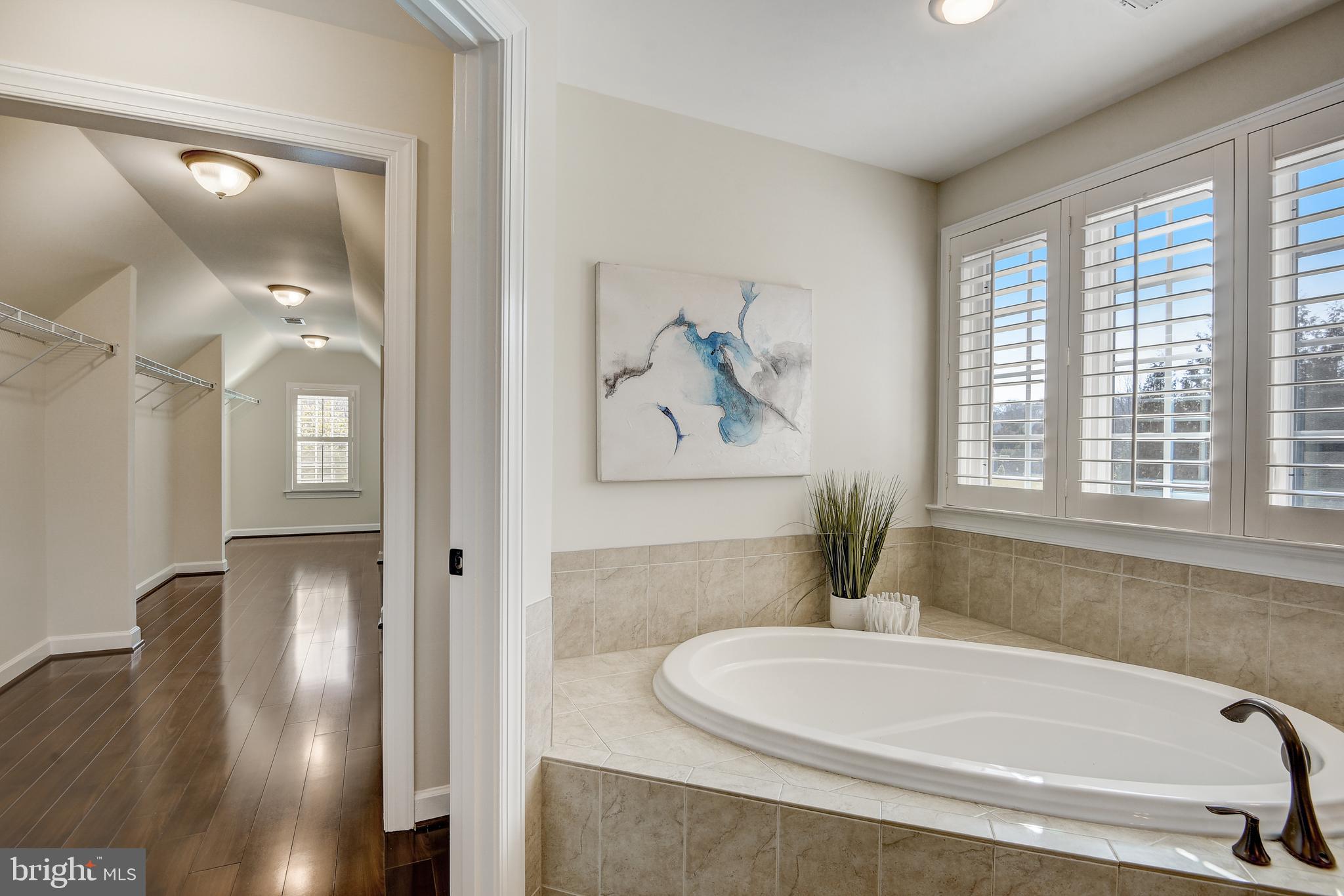 11624 Hunting Crest Ln