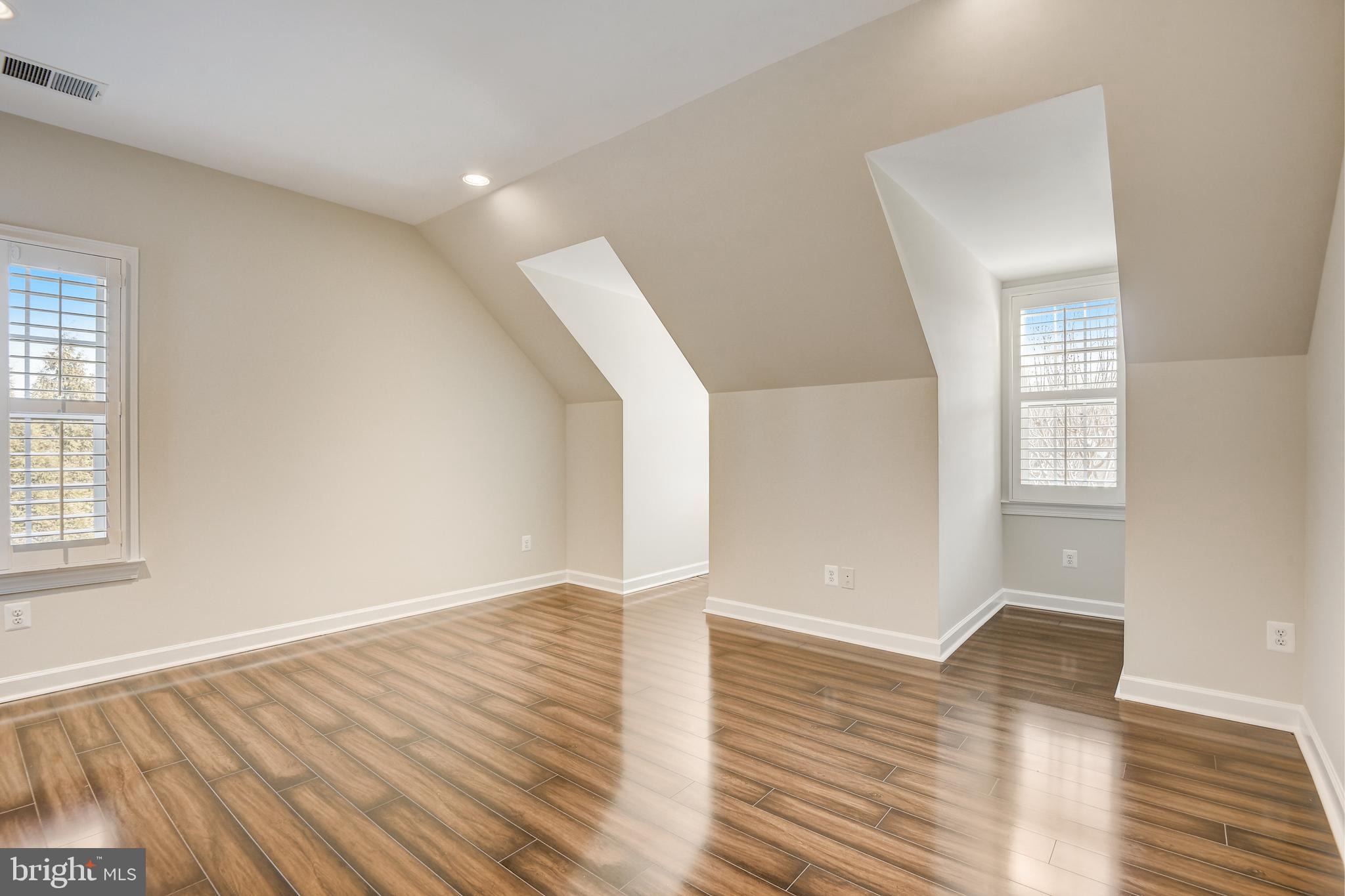 11624 Hunting Crest Ln