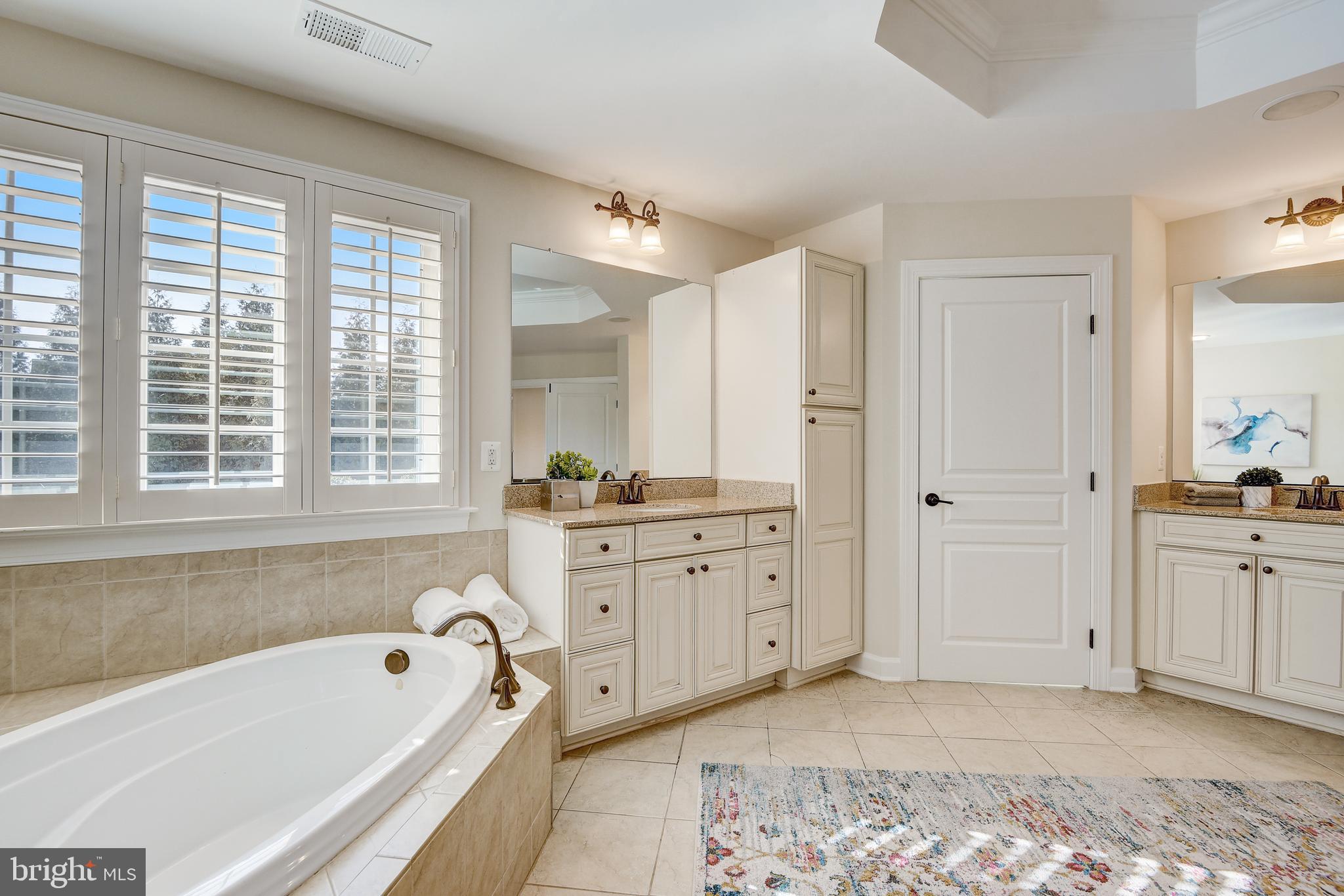 11624 Hunting Crest Ln
