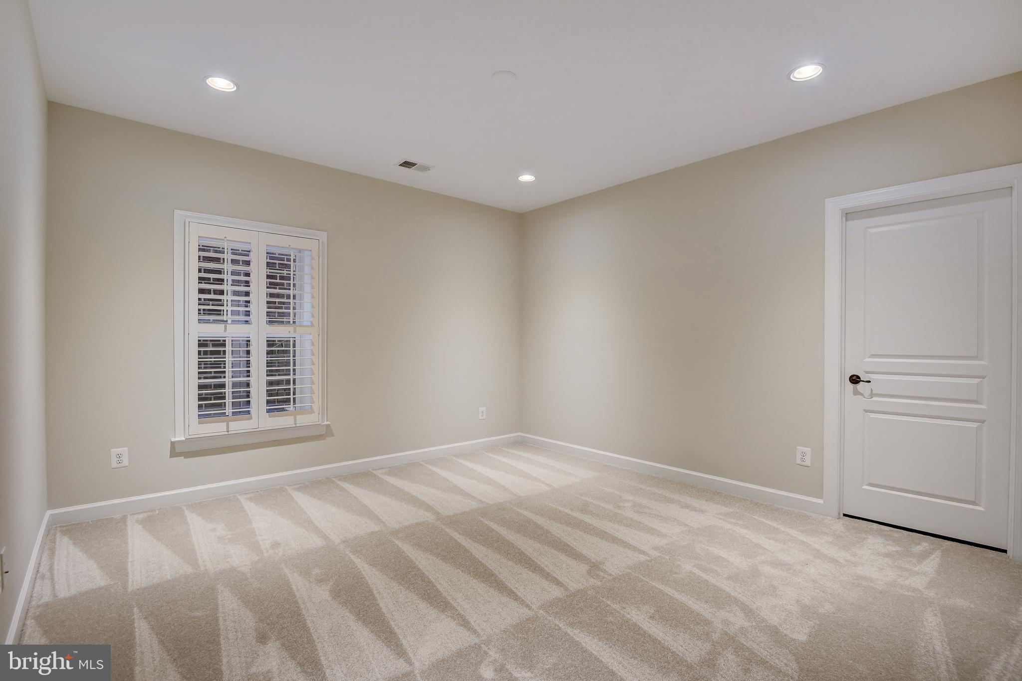 11624 Hunting Crest Ln