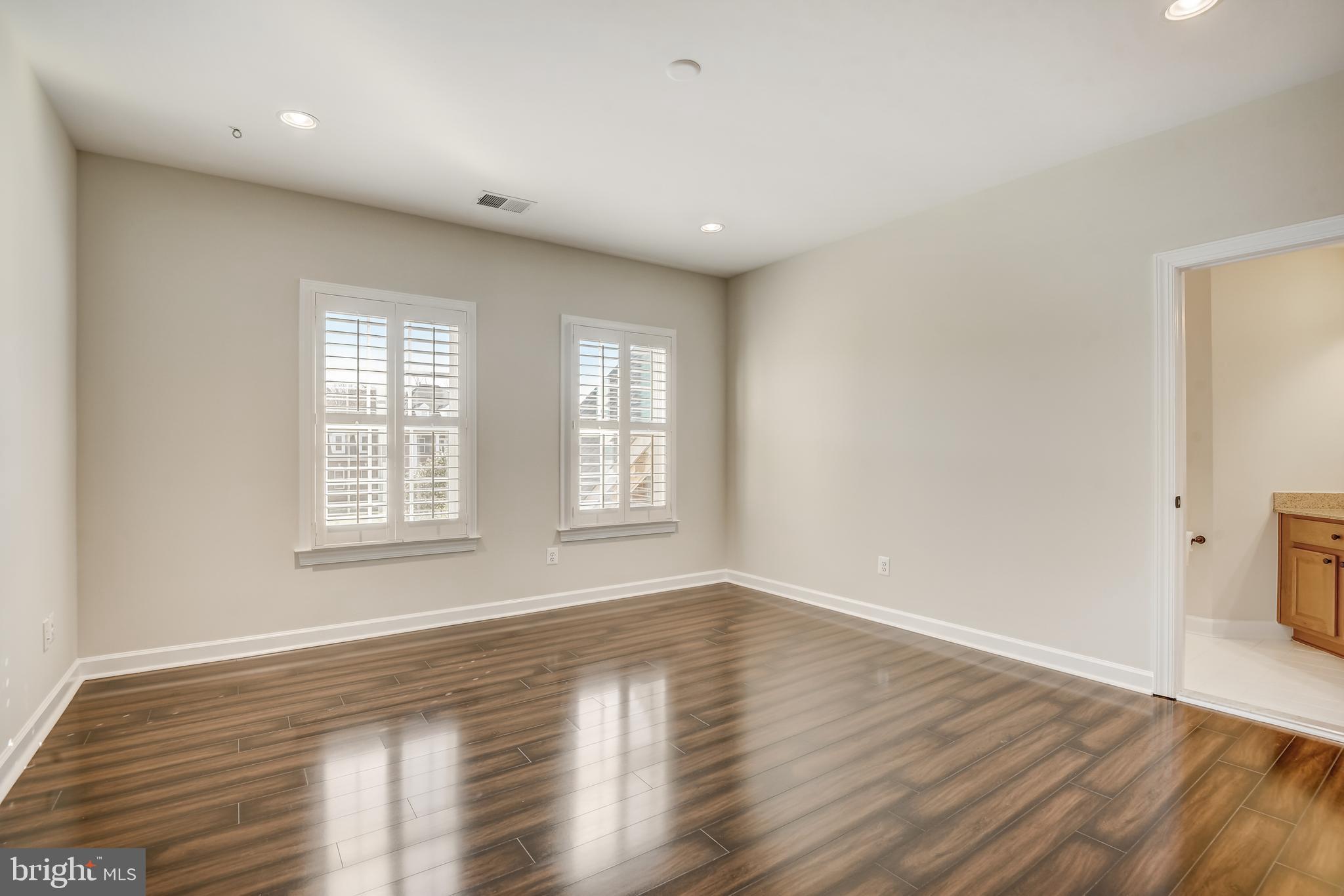 11624 Hunting Crest Ln