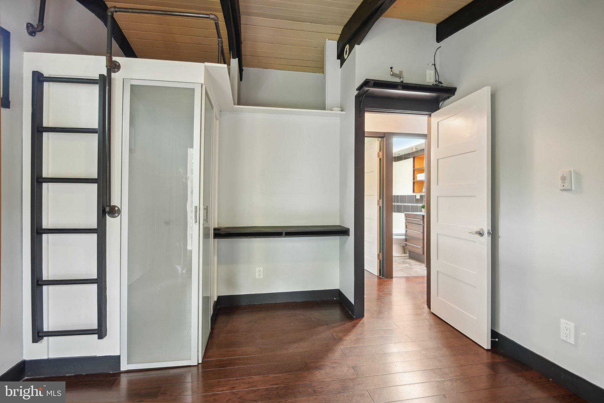 3322 Laurel Ct