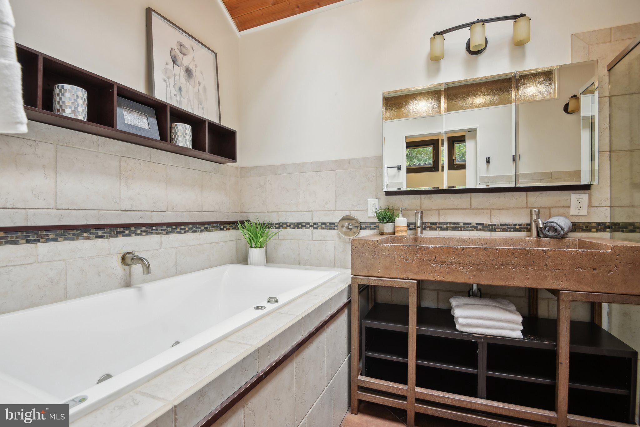 3322 Laurel Ct
