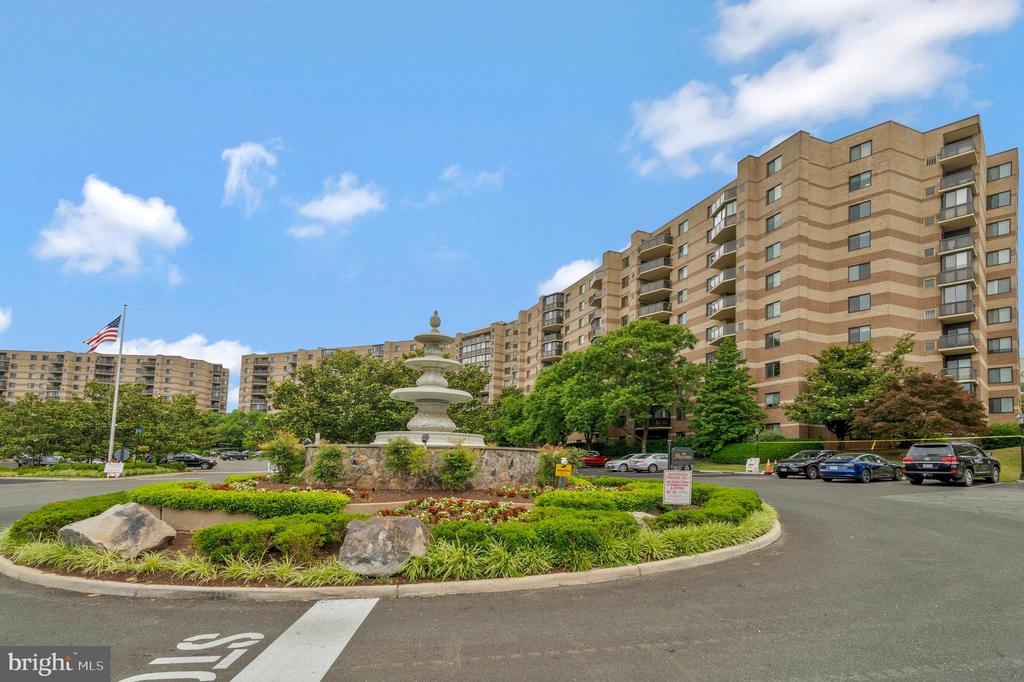 8340 Greensboro Dr #112