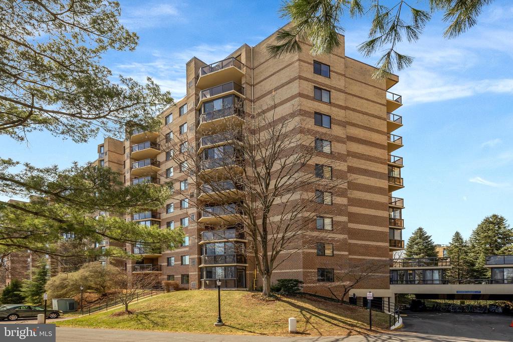8340 Greensboro Dr #112
