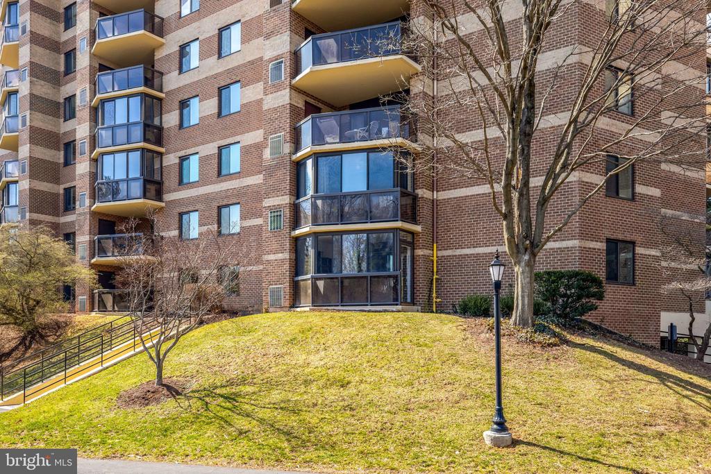 8340 Greensboro Dr #112