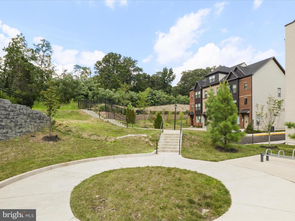 2825 HOKIE LANE