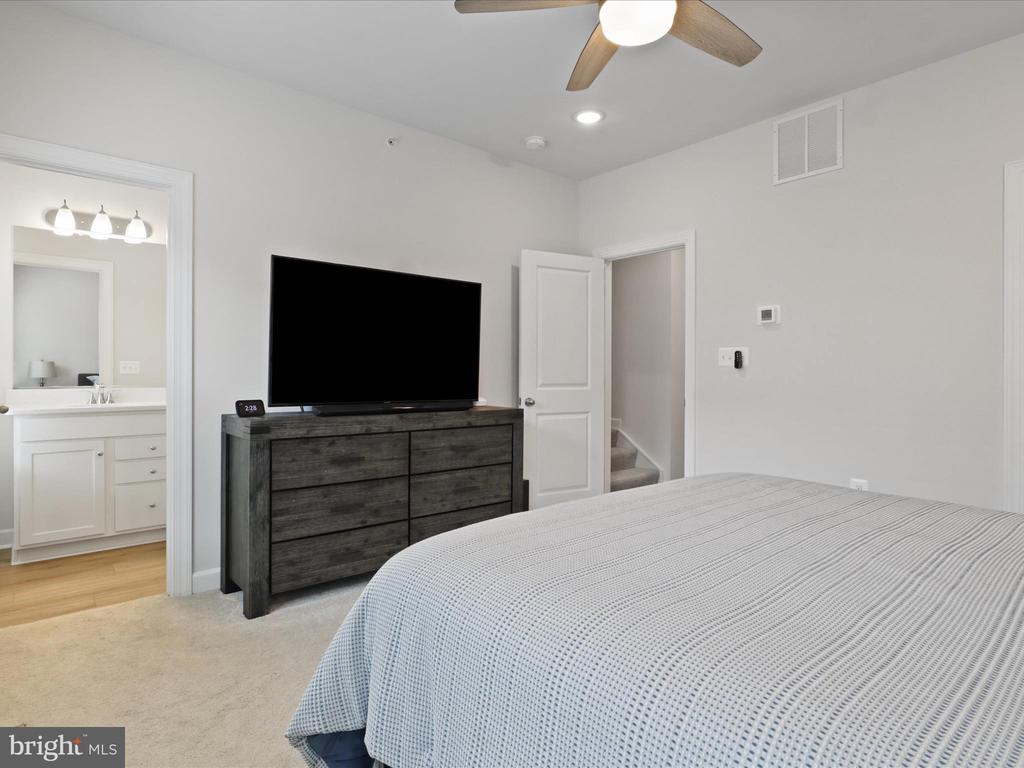 2825 HOKIE LANE