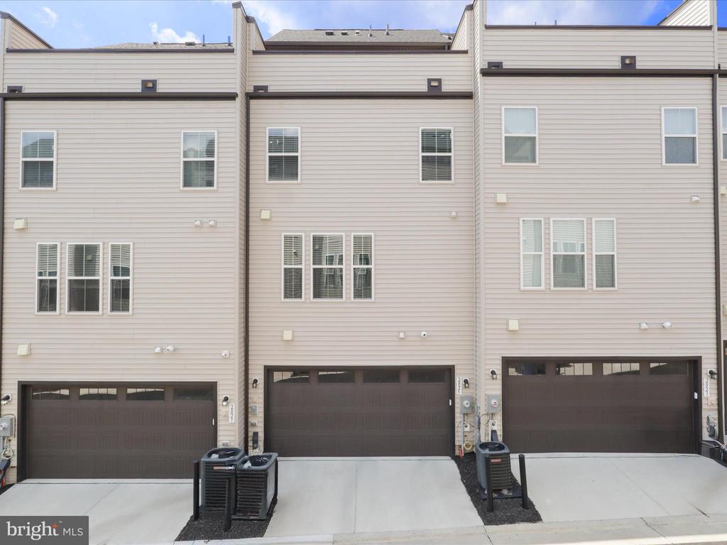 2825 HOKIE LANE