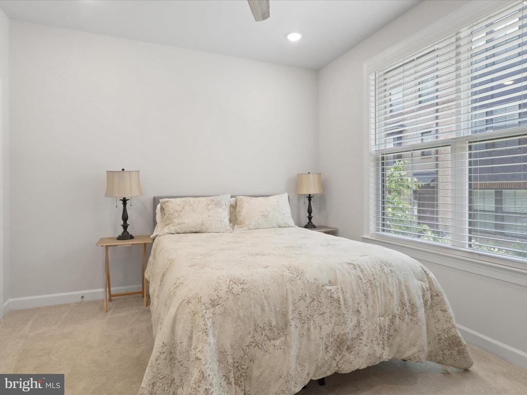 2825 HOKIE LANE