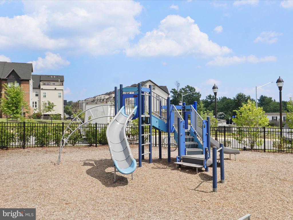 2825 HOKIE LANE