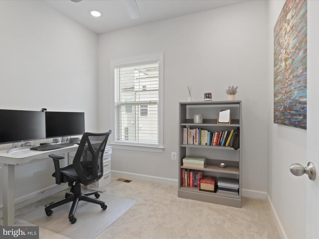 2825 HOKIE LANE