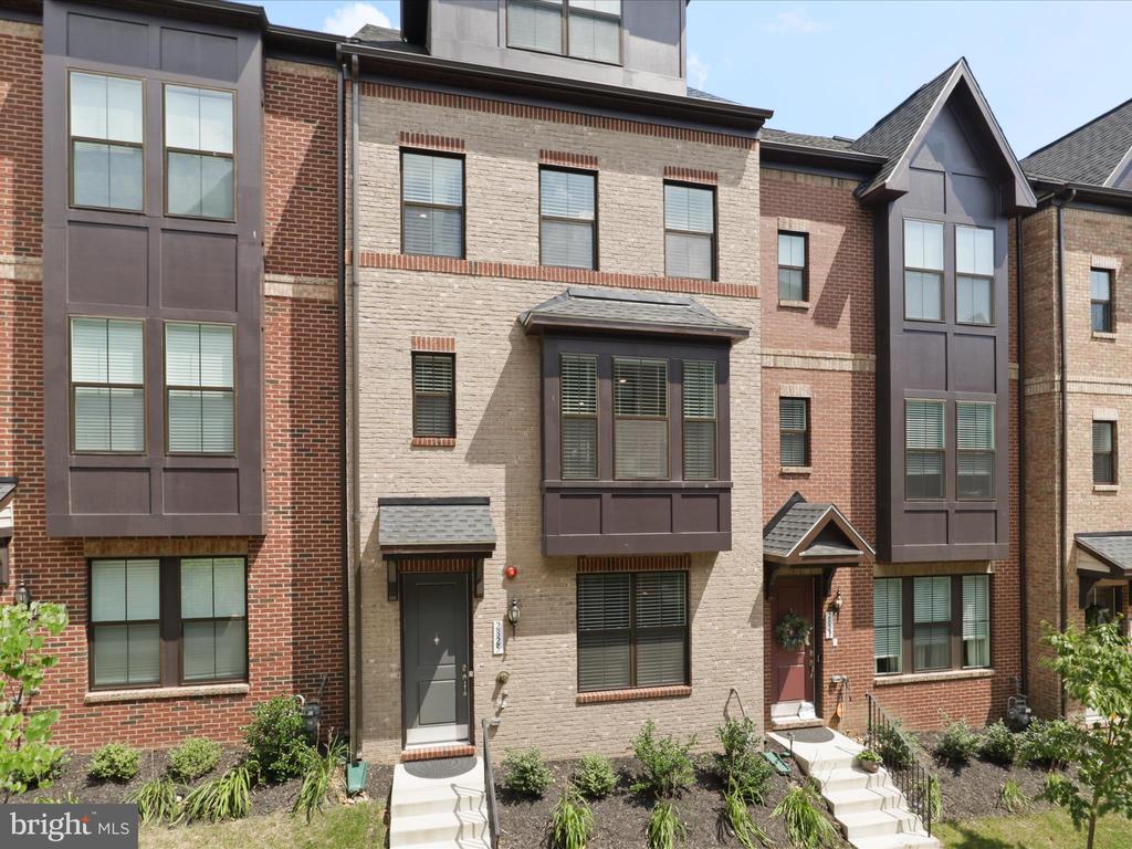 2825 HOKIE LANE