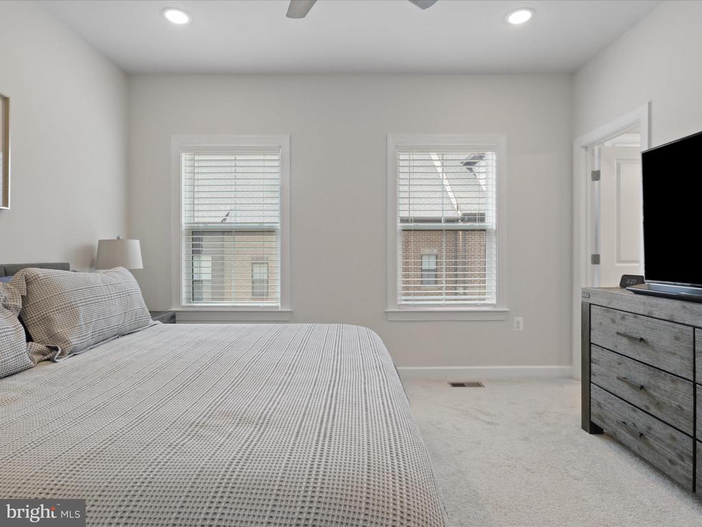 2825 HOKIE LANE
