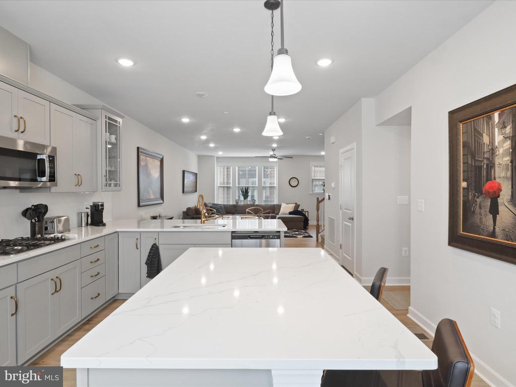 2825 HOKIE LANE