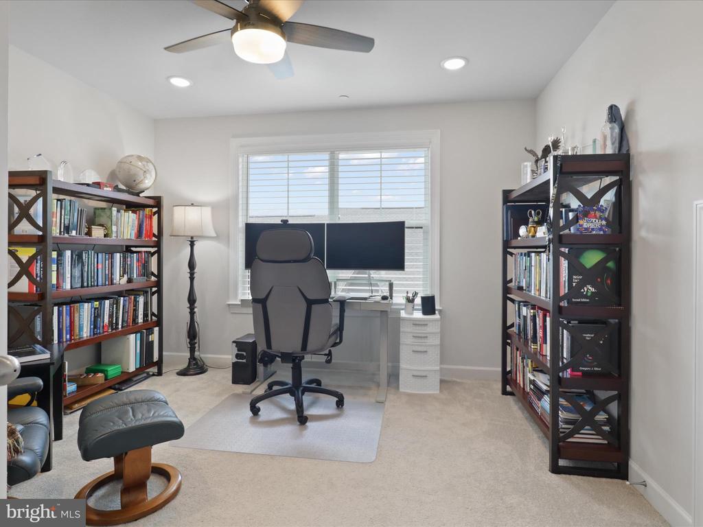 2825 HOKIE LANE