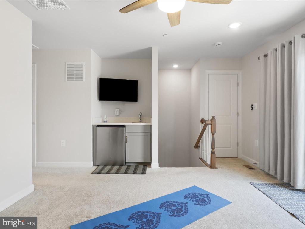2825 HOKIE LANE