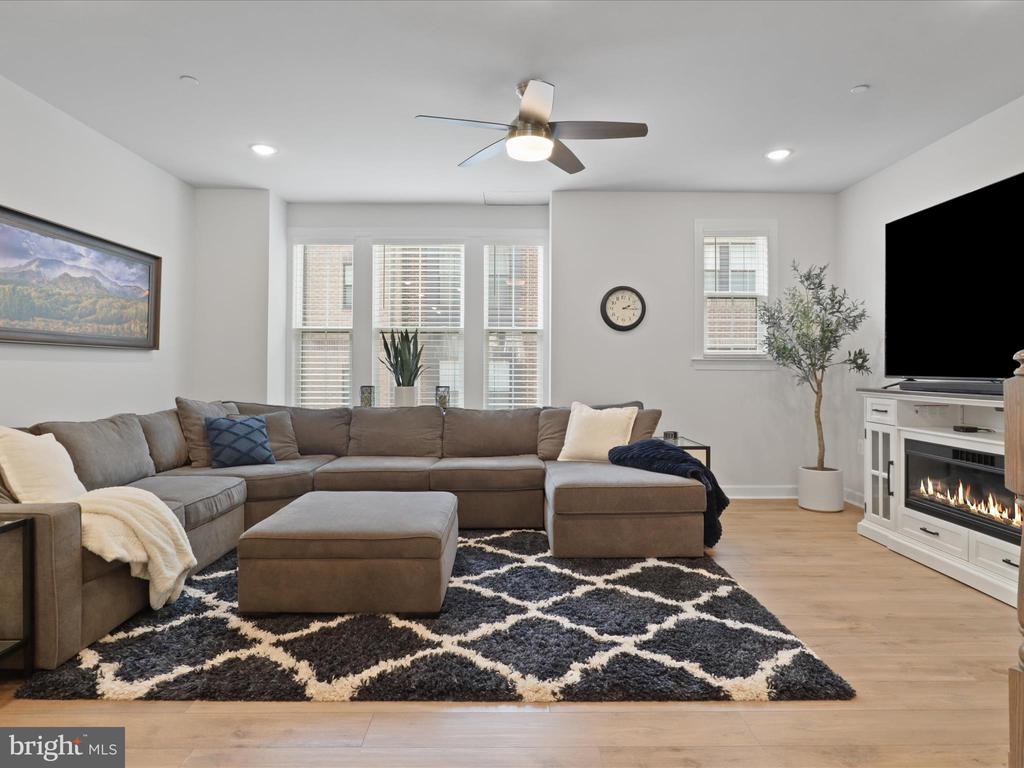 2825 HOKIE LANE