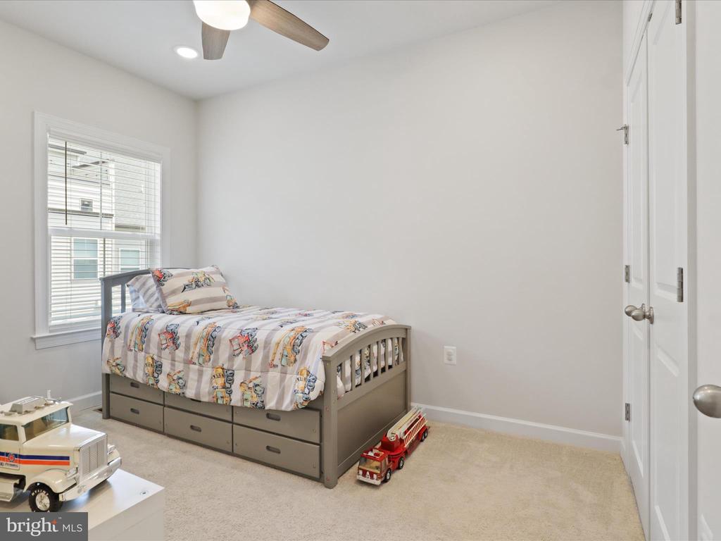 2825 HOKIE LANE