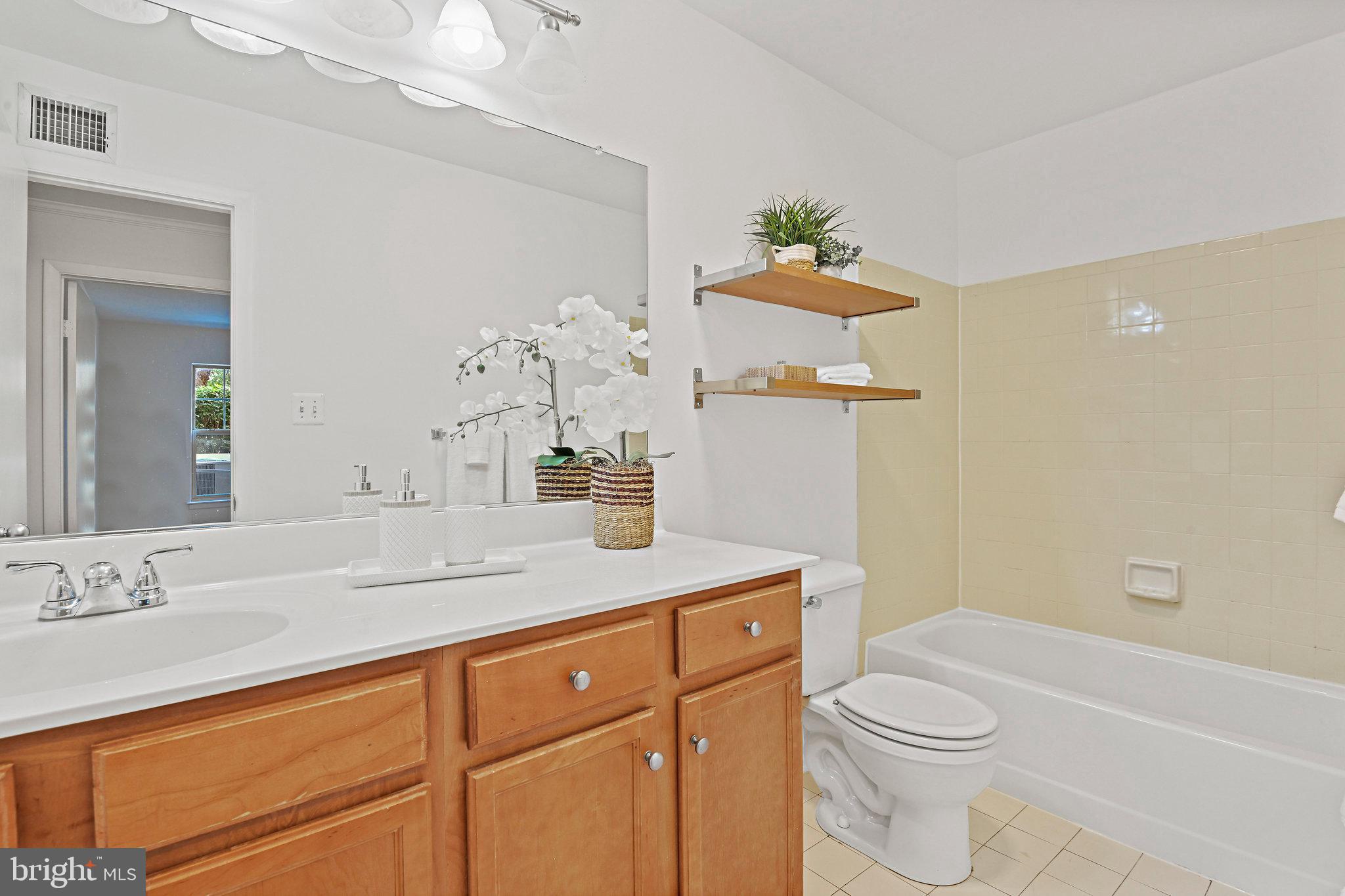 11710 OLDE ENGLISH DRIVE 11710-B