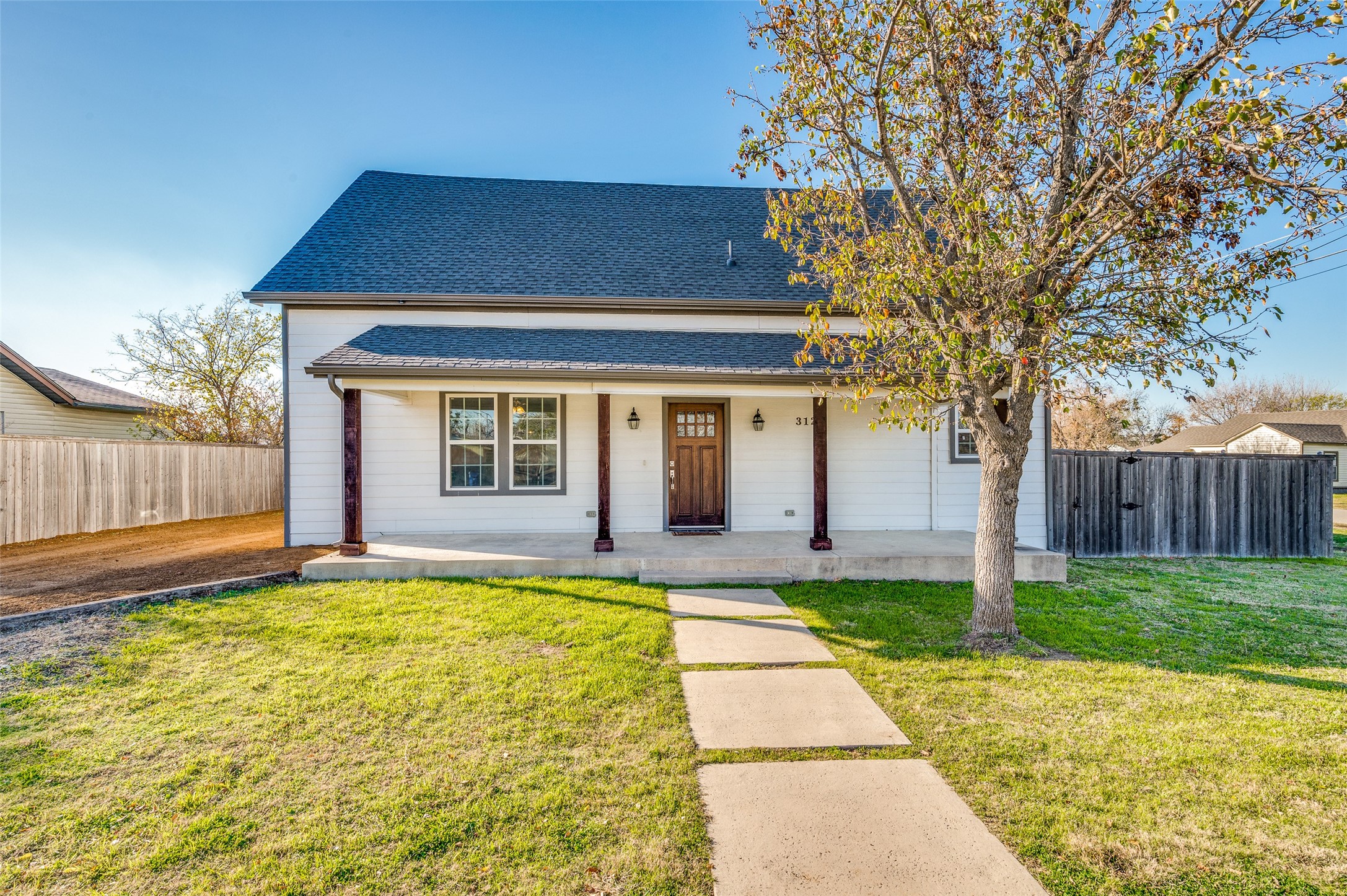 312 N Arizona Drive