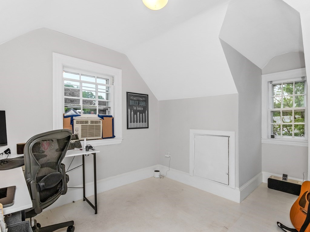 204 Pleasant St