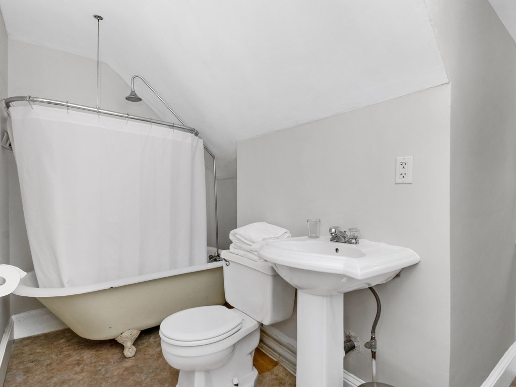 204 Pleasant St