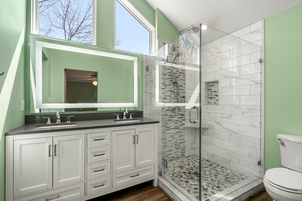 11 Robin St