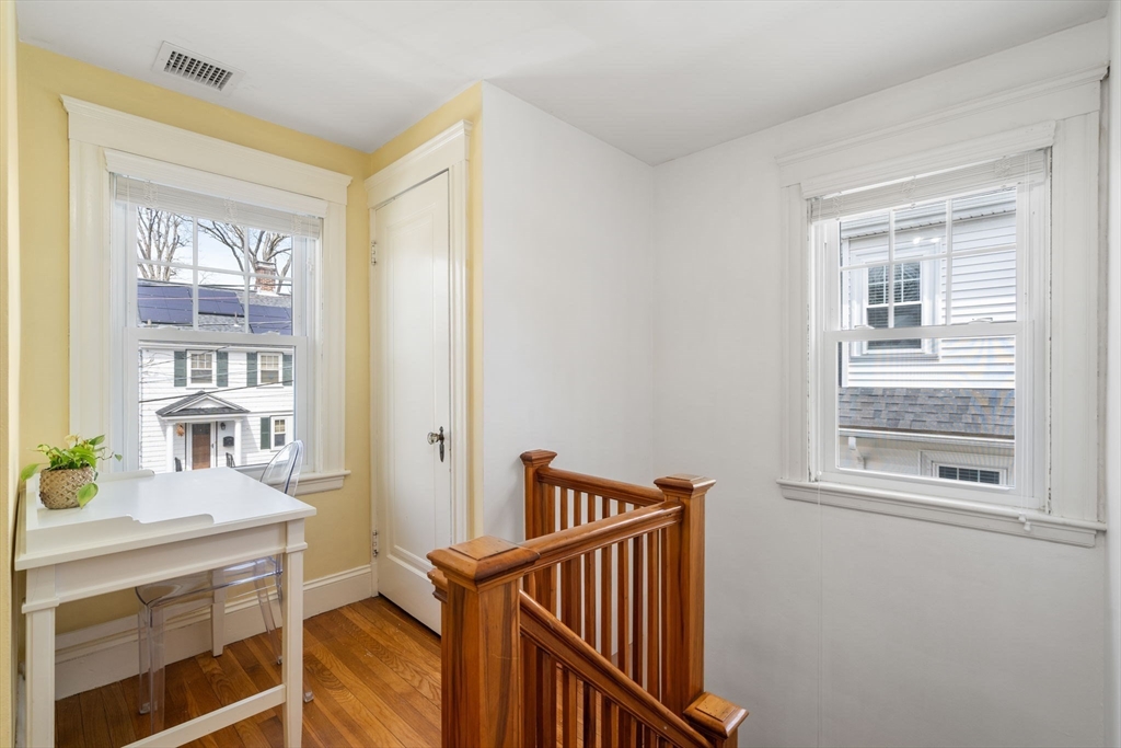 11 Robin St