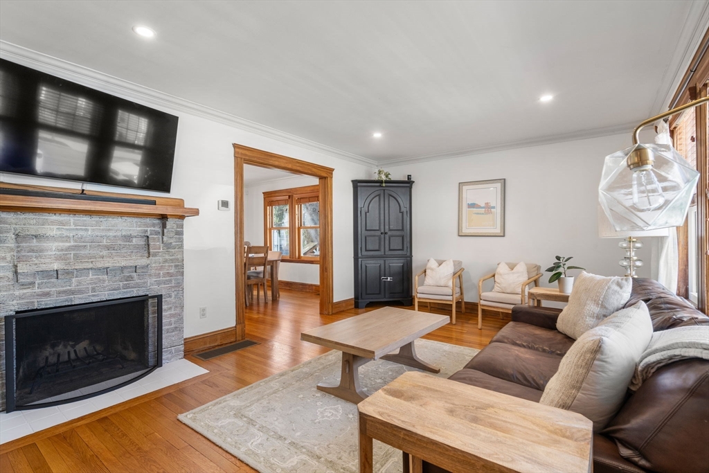 11 Robin St