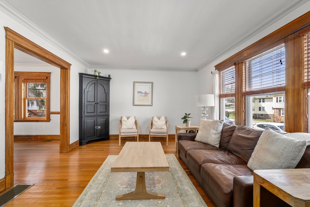 11 Robin St