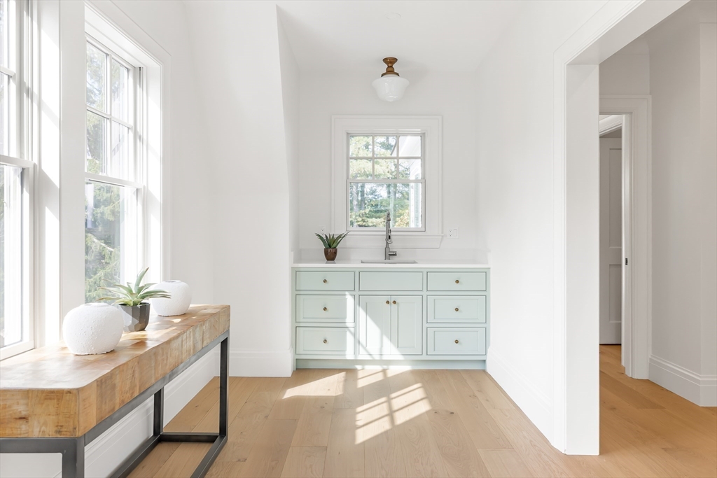 887 Commonwealth Avenue