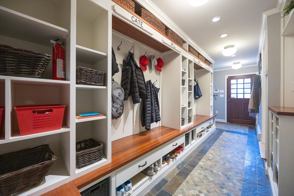 9 Elmcrest Cir
