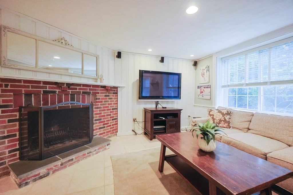 9 Elmcrest Cir