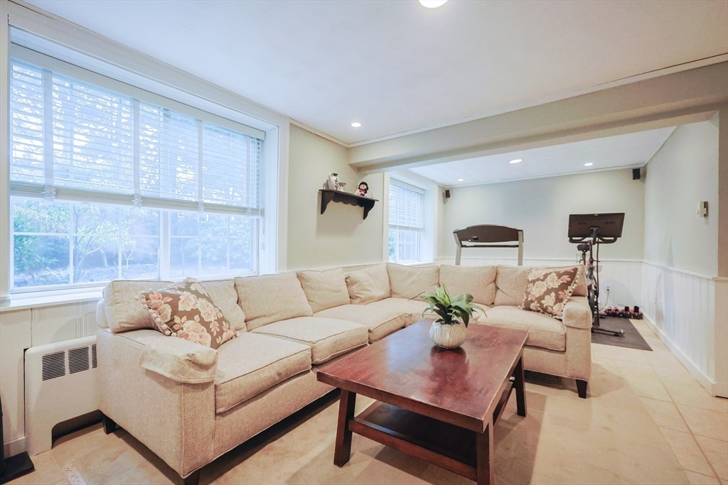 9 Elmcrest Cir