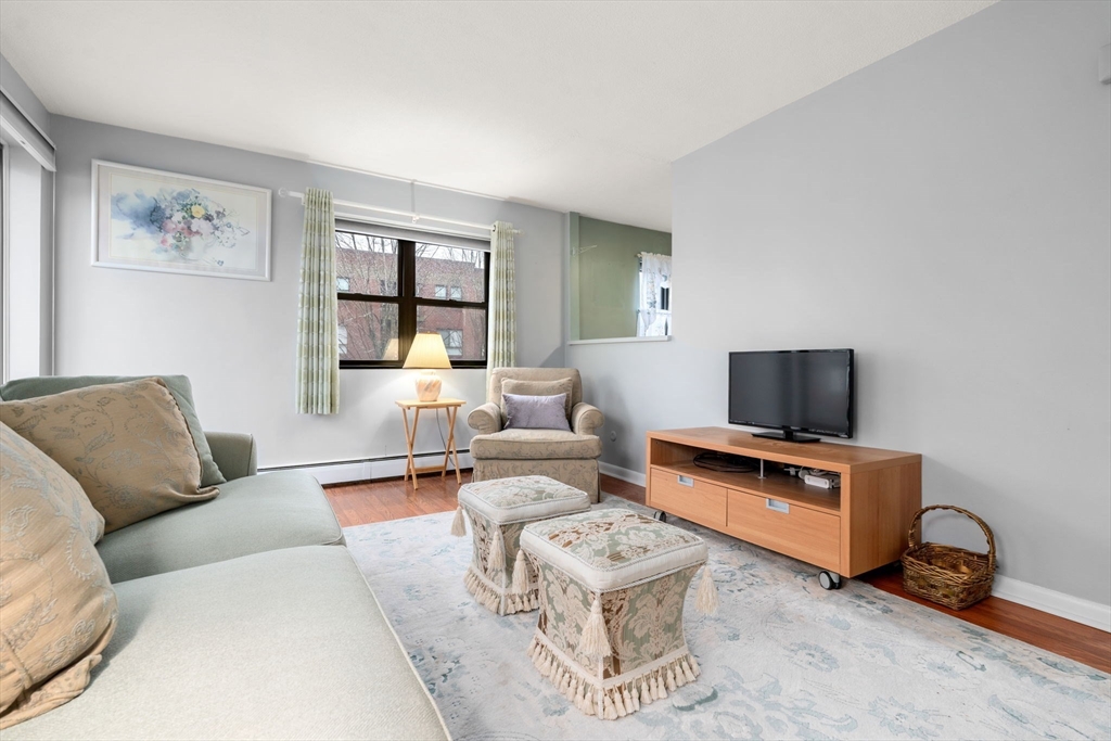 4925 Washington # 201