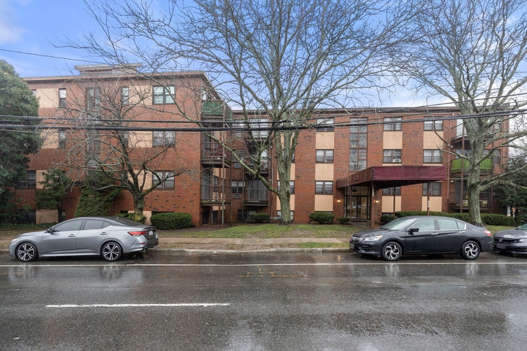 4925 Washington # 201