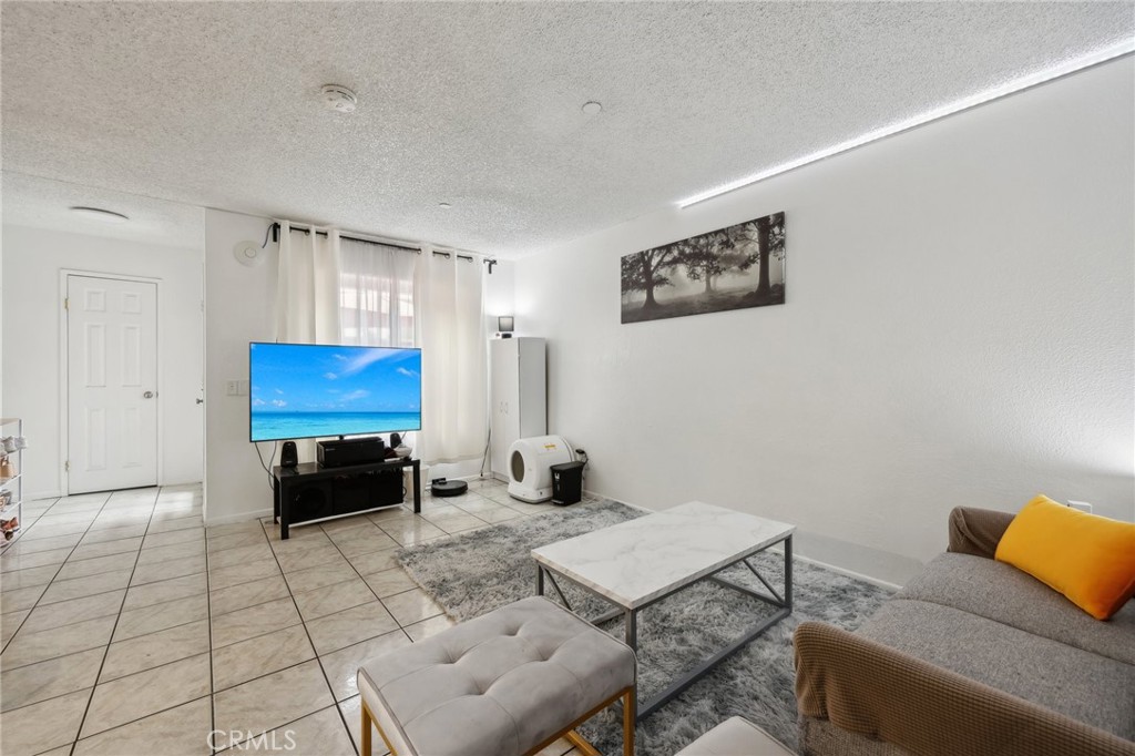 300 E Chestnut Avenue 303