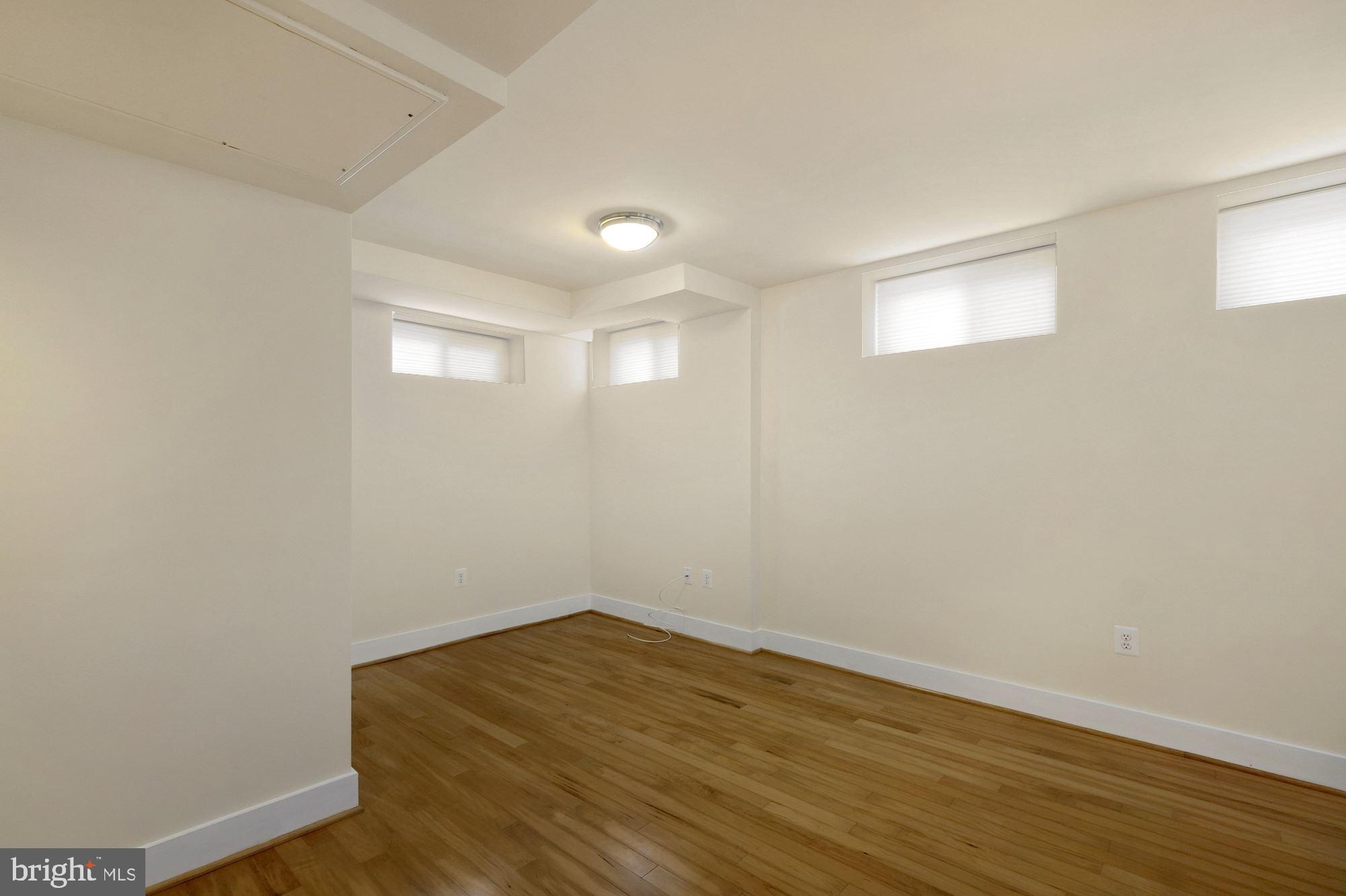 809 Otis PLACE NW Unit: 1