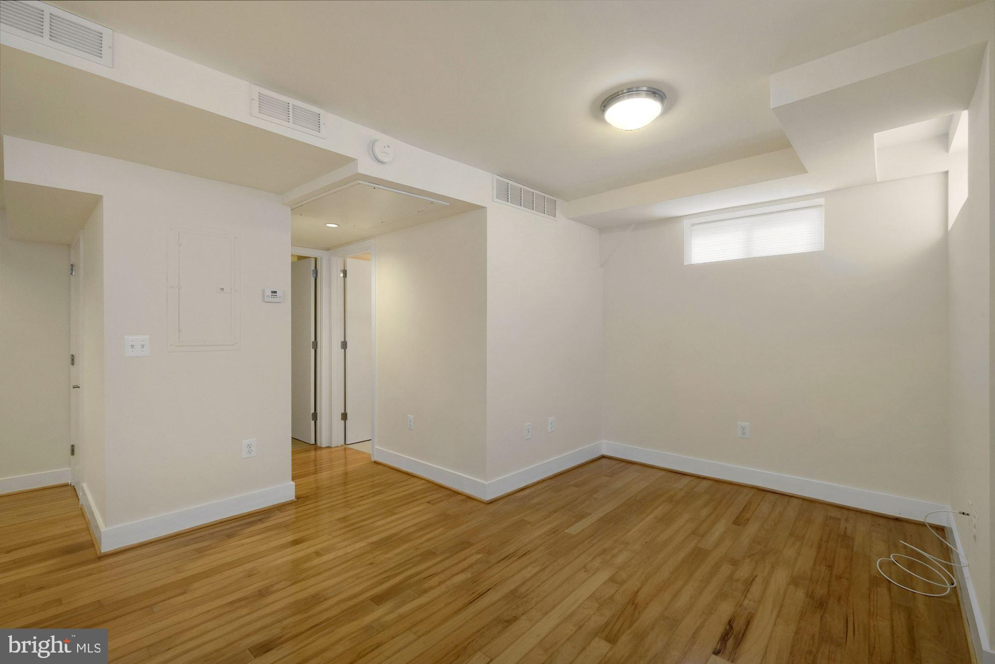 809 Otis PLACE NW Unit: 1