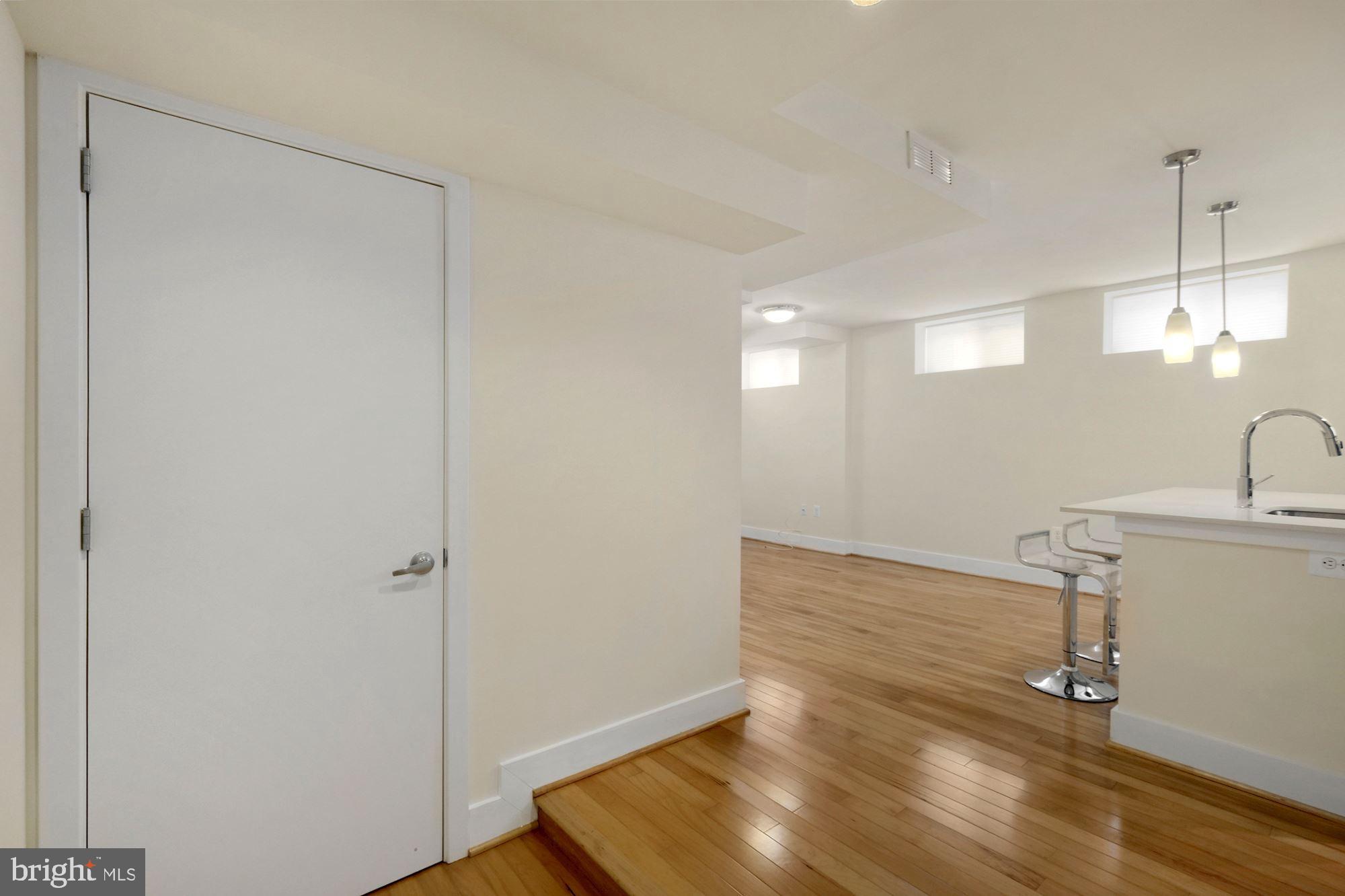 809 Otis PLACE NW Unit: 1