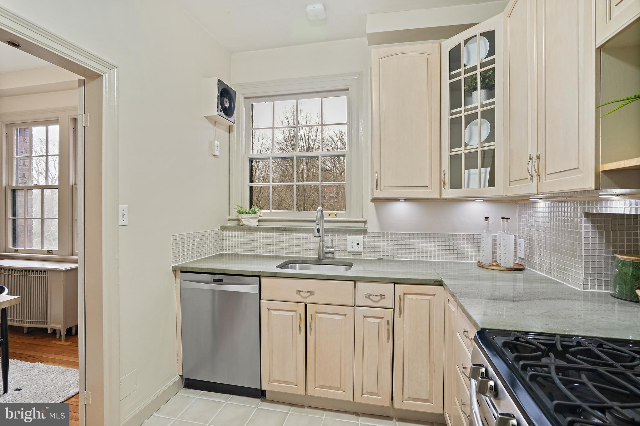 3041 Sedgwick St NW #203d