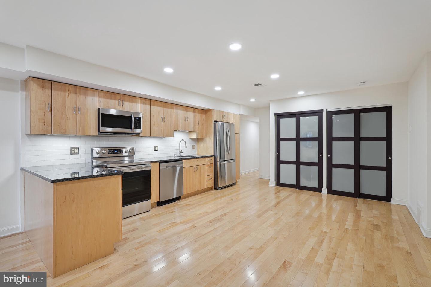 1362 Kenyon St NW