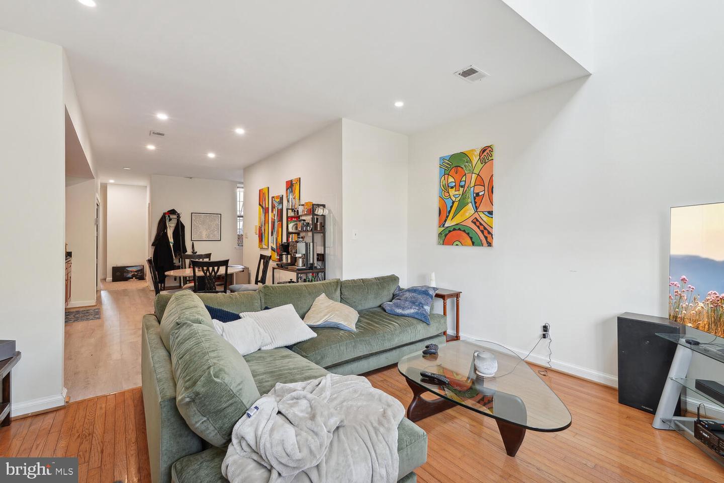 1362 Kenyon St NW