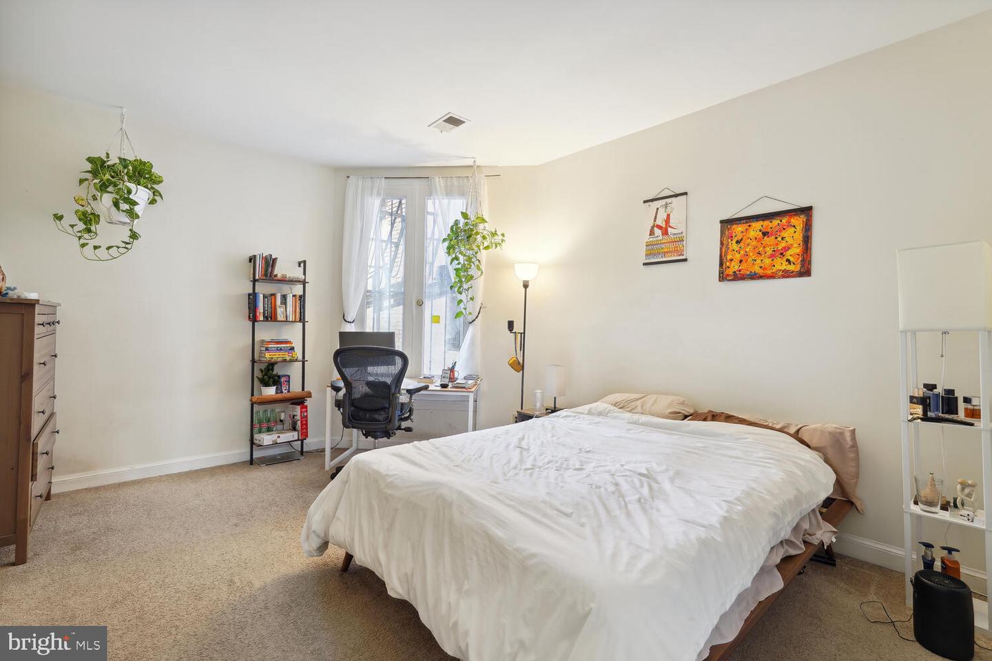 1362 Kenyon St NW