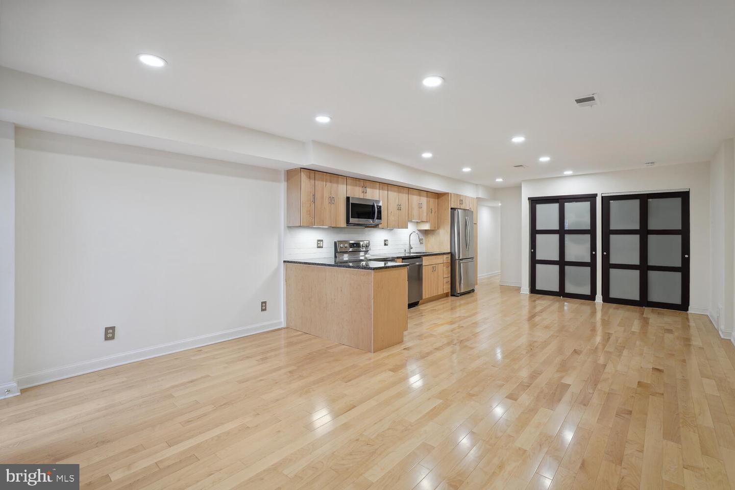 1362 Kenyon St NW