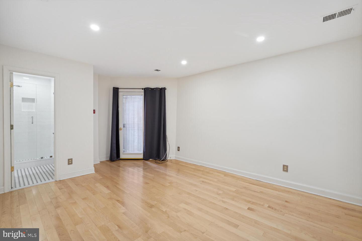 1362 Kenyon St NW